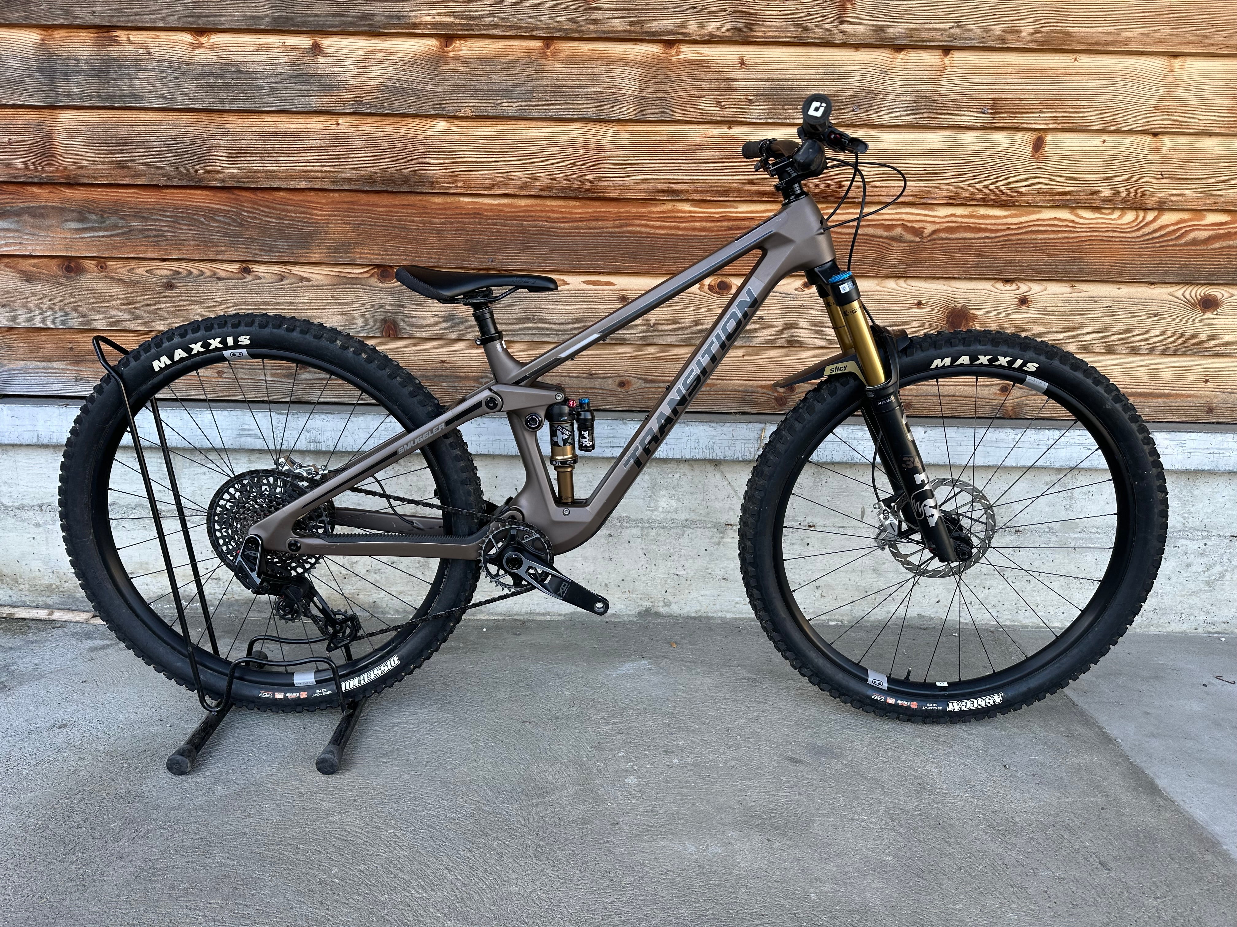 Smuggler XO AXS Medium  Ex Demo
